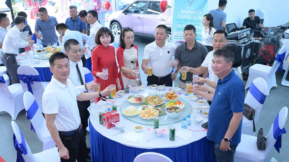 ket thuc tiec khai truong vinfast newway hoai duc